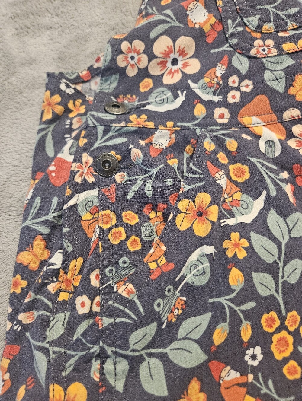 Duluth Trading Garden Gnome Floral Heirloom Short Overalls Size XL - Picture 14 of 14